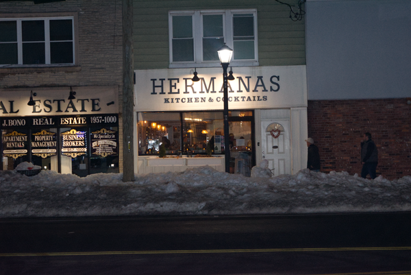 Hermanas Kitchen and Cocktails - Photo 9